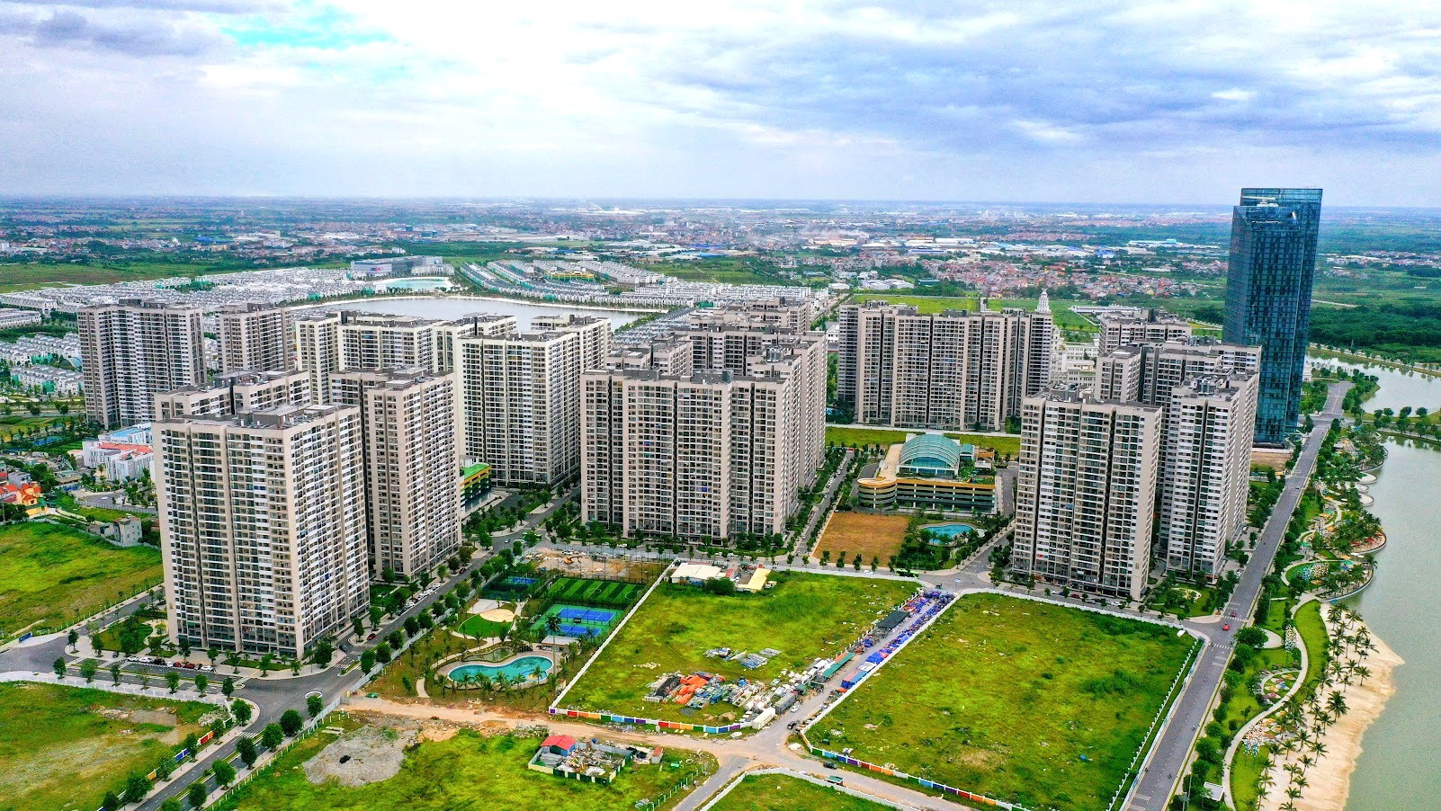 Chỉ cần nguồn cung được khai thông giá chung cư chắc chắn sẽ giảm trong thời gian tới và nhu cầu ở của người dân cũng sẽ được giải quyết