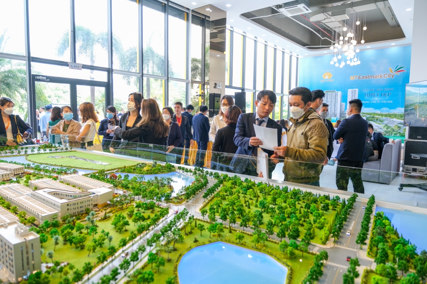 Nhu cầu mua nhà ở thành phố của giới trẻ đang rất lớn. Ảnh: Báo Đầu Tư