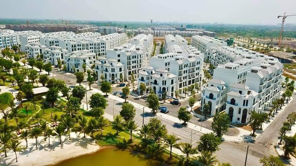 Chuyên gia cho rằng nhiều nhà đầu tư không muốn bán giá thấp bởi kỳ vọng thị trường hồi phục sớm