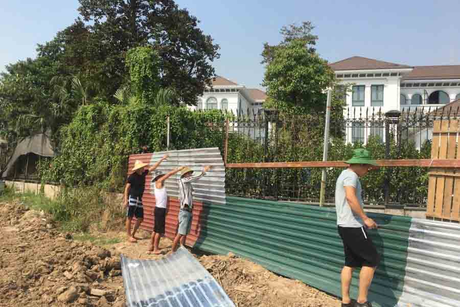 
Người nào lấn chiếm đất, chuyển quyền sử dụng đất hoặc sử dụng đất trái với các quy định của pháp luật về quản lý và sử dụng đất đai sẽ bị truy cứu trách nhiệm hình sự về Tội vi phạm các quy định về sử dụng đất
