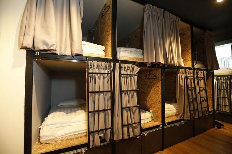 Sleep Box là một khoang ngủ chỉ vừa vặn cho một người ở, nằm ở trong một căn phòng chung với nhiều người khác với mục đích tối ưu chi phí và diện tích. Ảnh minh họa