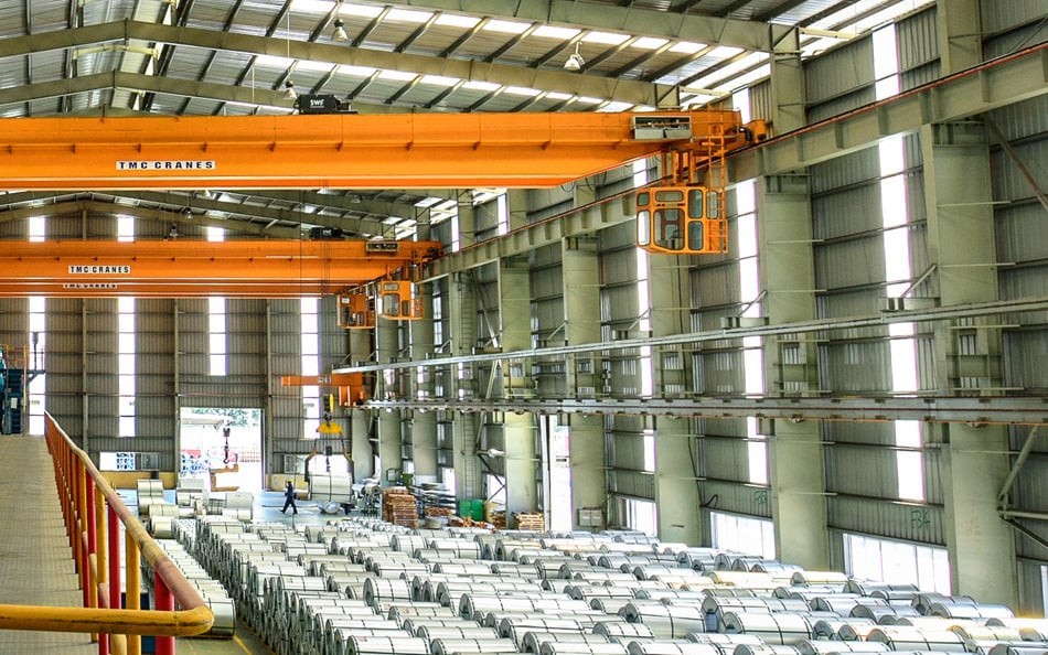 
Tập đoàn Hoa Sen sở hữu hệ thống sản xuất 10 nhà máy lớn, hệ thống tổng kho đặt ở cả ba miền Bắc - Trung - Nam. (Nguồn ảnh: Nhịp sống thị trường)
