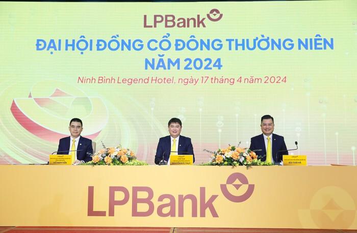 HĐQT đã đề xuất đổi tên ngân hàng trở thành “Ngân hàng Thương mại cổ phần Lộc Phát Việt Nam” còn tên viết tắt vẫn giữ nguyên là LPBank.