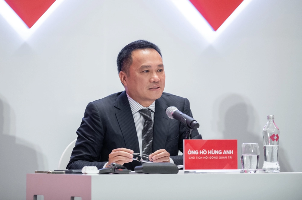 
Chia sẻ với các cổ đông tại đại hội, ông Hồ Hùng Anh - Chủ tịch Techcombank cho biết, 2022 và 2023 là 2 năm khó khăn với cả Việt Nam và thế giới.
