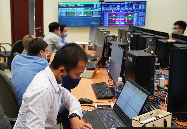 Động thái giảm tỷ lệ sở hữu của nhóm cổ đông lớn và bán ra của cổ đông nội bộ đã phản ánh về định giá cổ phiếu FTS.