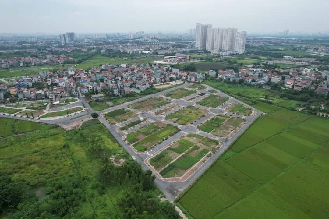 Ở thị trường bất động sản miền Bắc, sau khi Luật Đất đai được thông qua, lượng tìm kiếm đất nền tại Hà Nội tăng 110%. (Ảnh minh họa)