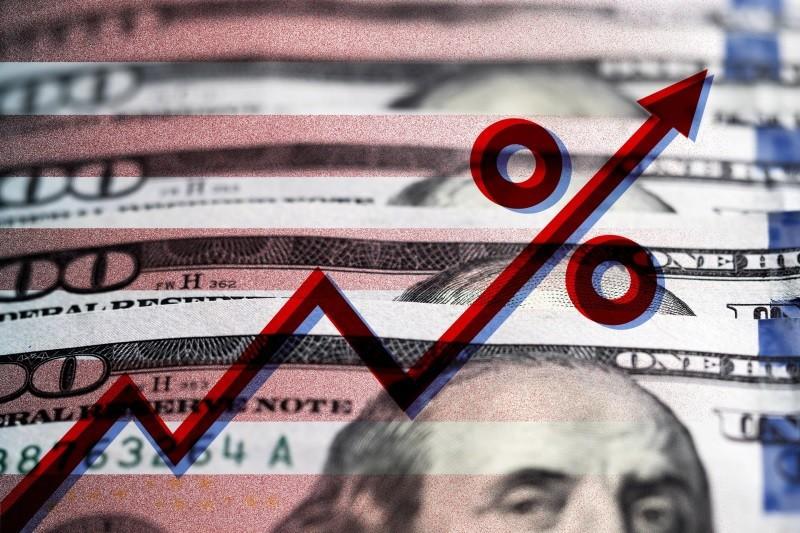 Mỹ tiếp tục duy trì mức lãi suất cao trong bối cảnh tăng trưởng kinh tế Mỹ sụt giảm và lạm phát ở mức cao