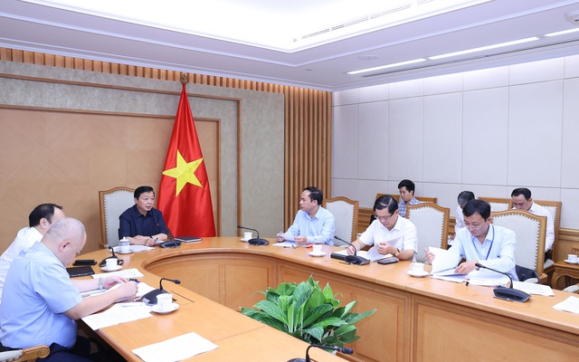 



Phó Thủ tướng Trần Hồng Hà nêu rõ: Nhà nước phải giữ vai trò dẫn dắt trong chính sách hỗ trợ nhà ở cho người có công, người nghèo, người còn khó khăn - Ảnh: VGP/MK

