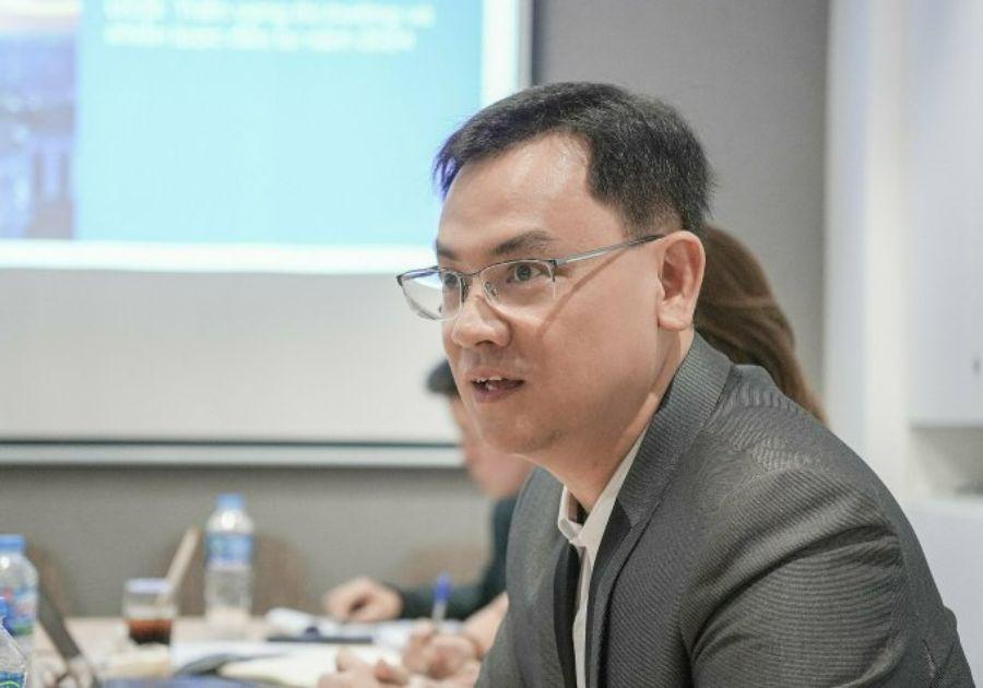 Ông Đinh Đức Quang, Giám đốc điều hành Khối kinh doanh tiền tệ UOB Việt Nam chia sẻ ở hội thảo về Triển vọng thị trường &amp; Chiến lược đầu tư ngày 23/5. (Ảnh: UOB)