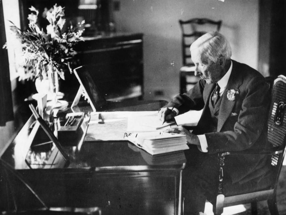Tỷ phú John Davison Rockefeller cho rằng, muốn thành công thì cần có tầm nhìn xa trông rộng.
