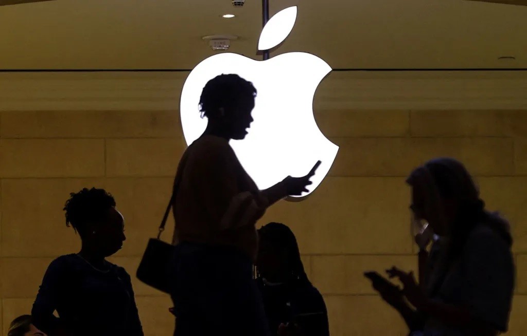 
Apple đang phải đối diện với vụ kiện tập thể, cáo buộc trả lương thấp có hệ thống cho các nữ nhân viên.
