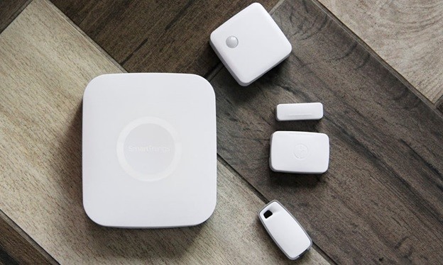 
Samsung SmartThings Hub là trung tâm đầu não của mọi mạng thiết bị trong nhà thông minh.
