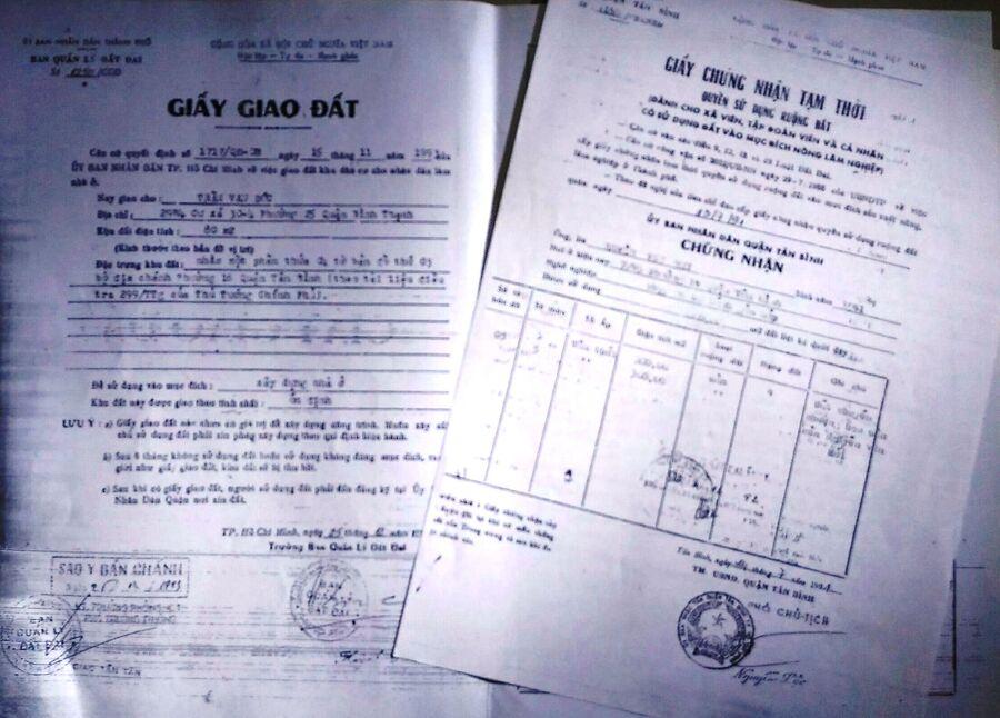 Người dân nếu có giấy tờ chứng nhận quyền sử dụng đất được cấp bởi cơ quan Nhà nước có thẩm quyền trước 15/10/1993 sẽ được cấp sổ hồng miễn phí