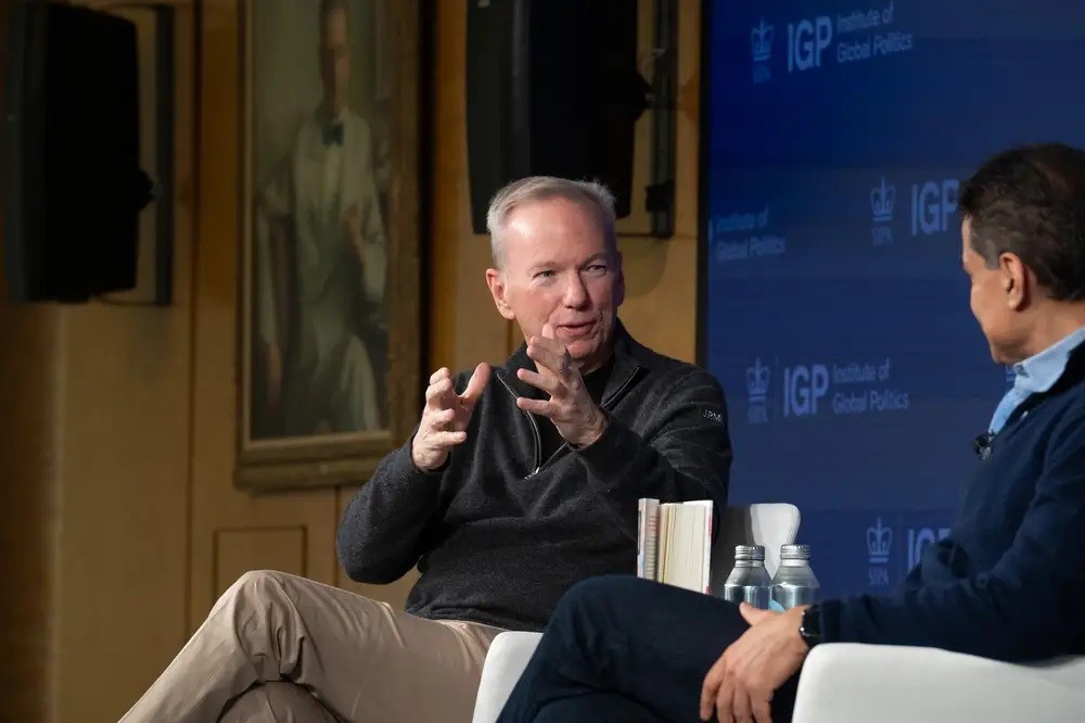 
Cựu Giám đốc điều hành Google Eric Schmidt trong một bài phát biểu với các sinh viên tại Đại học Stanford.
