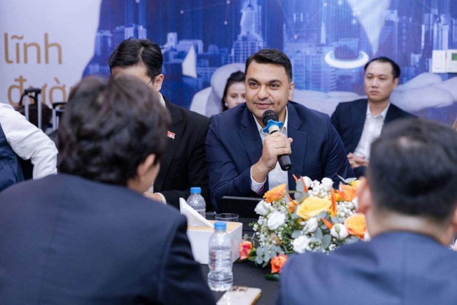 Ông Krishnani chia sẻ với các lãnh đạo doanh nghiệp Việt.
