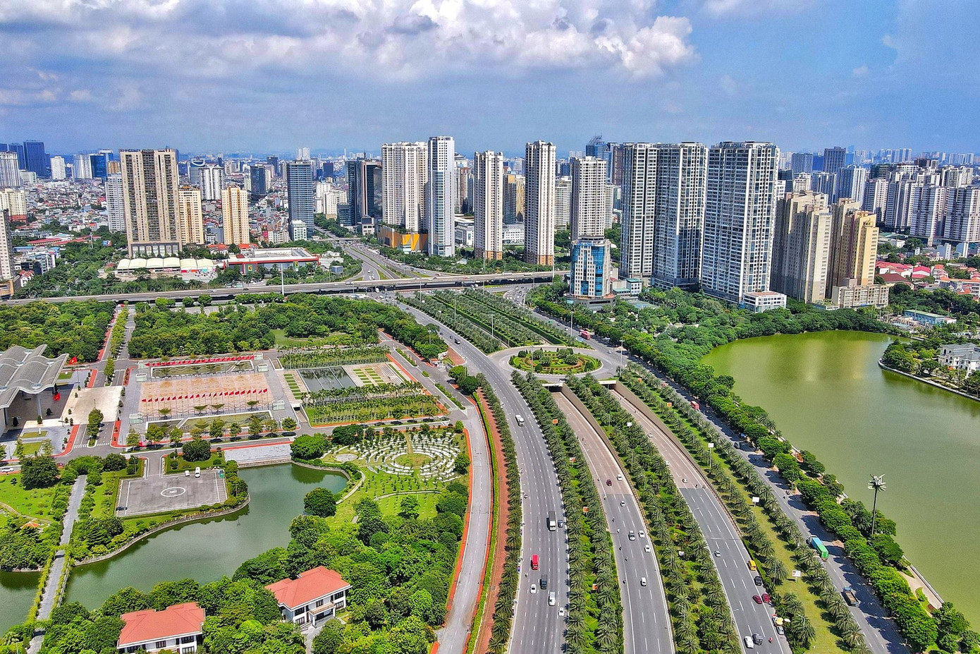 
Khu vực phía Tây đang là tâm điểm phát triển với mục tiêu xây dựng những thành phố vệ tinh cho Thủ đô

