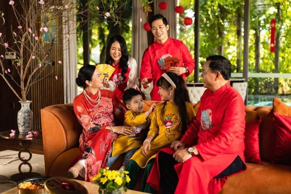 
Có nên tự xông đất cho nhà mình không?
