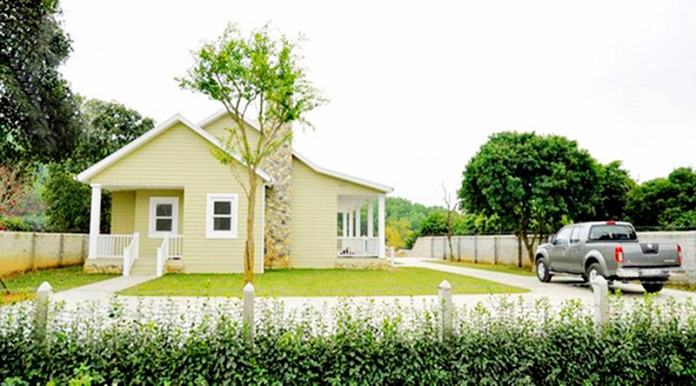 
Ảnh 13: Khoảng sân vườn rộng lớn xanh tươi
