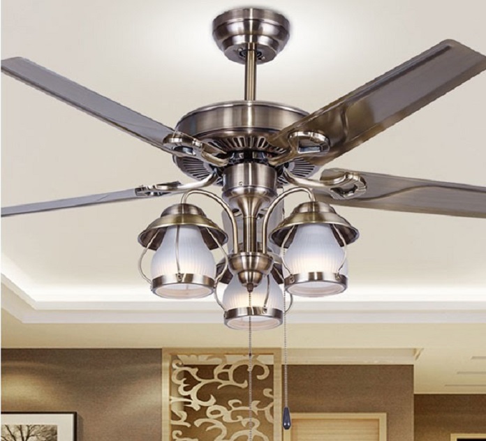  Ảnh 3: Quạt trần đèn chùm mang đến vẻ đẹp đẳng cấp cho không gian phòng khách