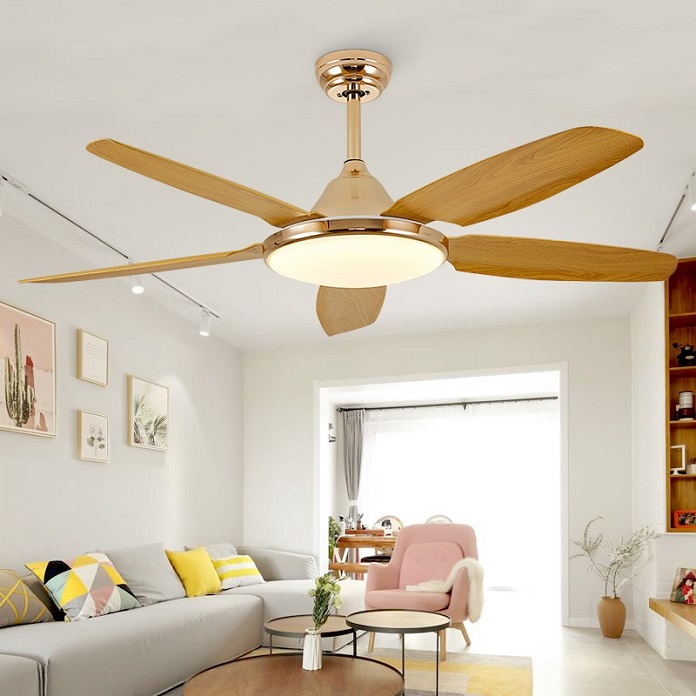  Ảnh 5: Quạt trần tích hợp đèn LED giúp tiết kiệm điện năng tối đa