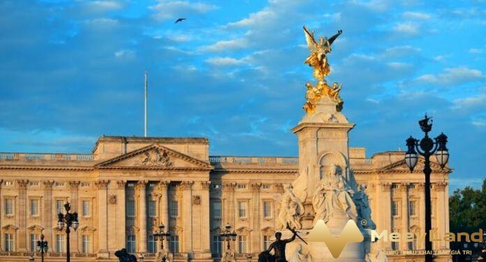 
	Ảnh 8: Cung điện Buckingham không chỉ nổi tiếng với kiến trúc mà còn được biết đến là nơi cư ngụ chính thức của gia đình hoàng gia Anh (Nguồn: Internet)
	