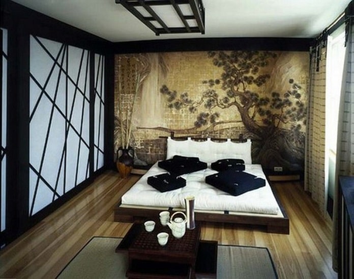 
Ảnh 38: Phòng ngủ Nhật với kết cấu giường thấp tích hợp bàn trà
