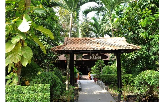 Ảnh 17: Cổng vào nhà cổ Nam Bộ