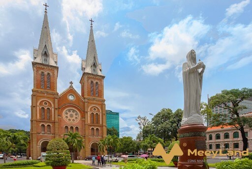 
Nhà thờ Đức Bà xinh đẹp nằm ngay giữa trung tâm Sài Gòn
