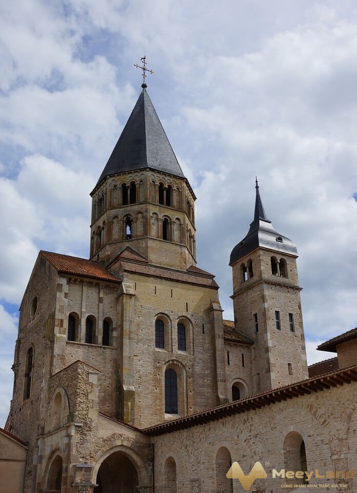 
Ảnh 3: Nhà thờ và tu viện ở Cluny (Nguồn: internet)

