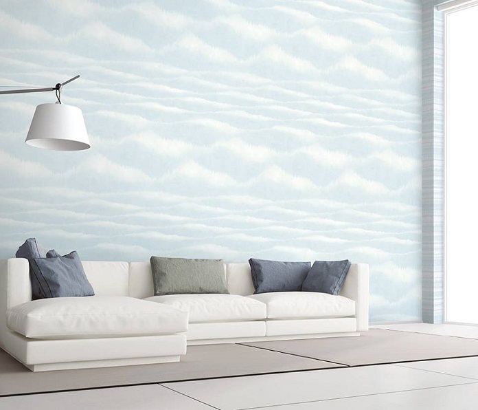  Ảnh 6: giấy dán tường phòng khách trơn với hoa văn mờ xanh da trời vô cùng ấn tượng