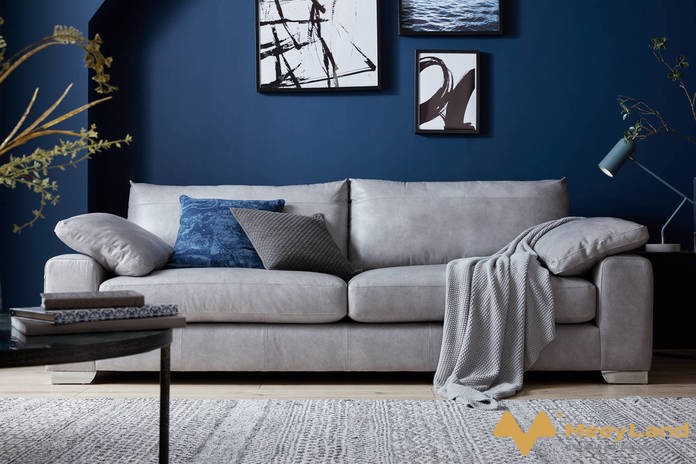 
Ảnh 4: Trong khi thiết kế phòng khách màu xanh dương đậm cũng là một lựa chọn không nên bỏ qua. (Nguồn: Internet)
