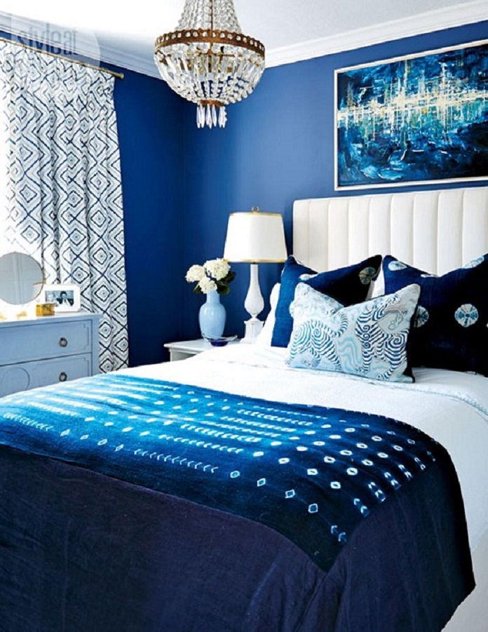 Màu xanh dương kết hợp với màu trắng giúp căn phòng trở nên rộng rãi