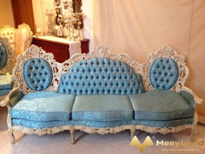  Ảnh 2: Ghế sofa màu xanh lam là một trong những màu sắc dễ sử dụng nhất trong bất kỳ căn phòng nào, và là một trong những màu sắc đặc biệt đẹp với chất liệu gấm nhung ( Nguồn: Internet)