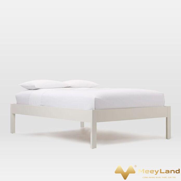  Ảnh 2: Giường trắng với thiết kế đơn giản hiện đại (Nguồn: Internet)