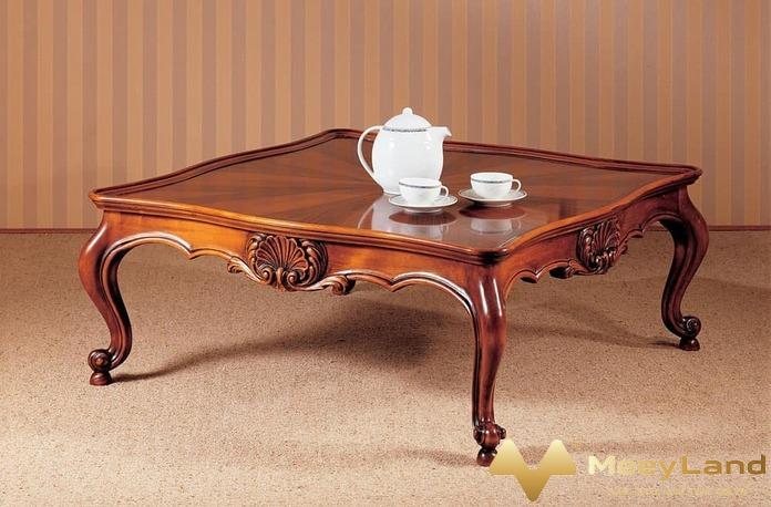  Ảnh 4: Bàn trà cổ điển bằng gỗ mang đến vẻ đẹp tinh tế và thu hút hơn cho không gian phòng khách (Nguồn: Internet)