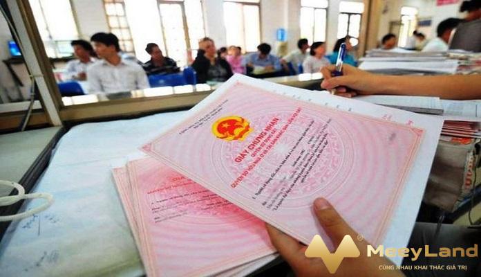  Ảnh 4: Cơ quan tiếp nhận trao trả kết quả và giấy chứng nhận đối với thửa đất mới cho người sử dụng đất (Nguồn: Internet)