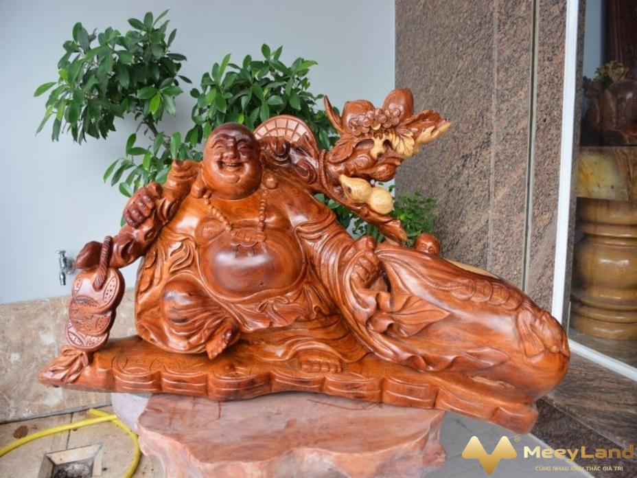
Ảnh 4: Nên thường xuyên lau chùi, vệ sinh sạch sẽ cho tượng Phật để phát huy công dụng phong thủy của tượng. (Nguồn: Internet)

