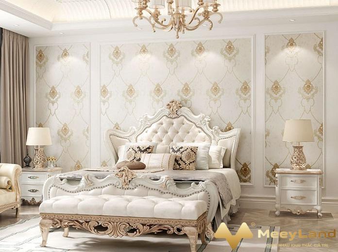 
Ảnh 4: Phòng ngủ cổ điển sang trọng được thiết kế nội thất dát vàng giúp tôn lên vẻ đẹp xa xỉ trong từng chi tiết (Nguồn: Internet)
