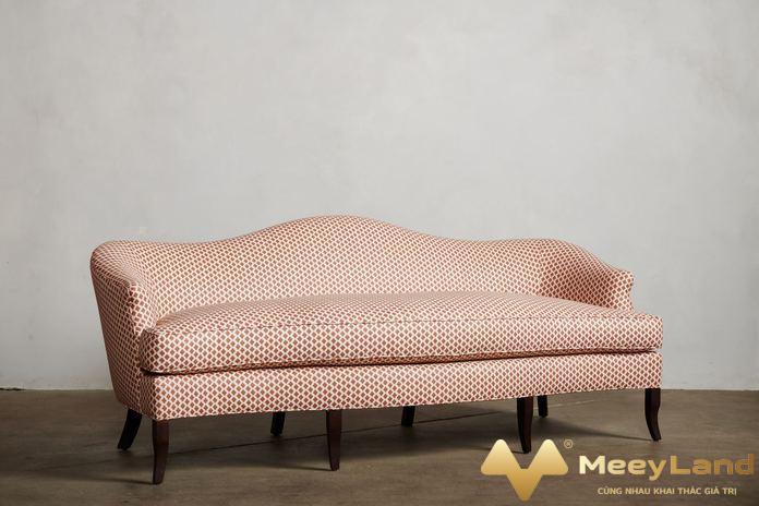  Ảnh 4: Thiết kế sofa mang phong cách thanh lịch này có hình dáng lưng cong và thấp dần về phía cánh tay (Nguồn: Internet)
