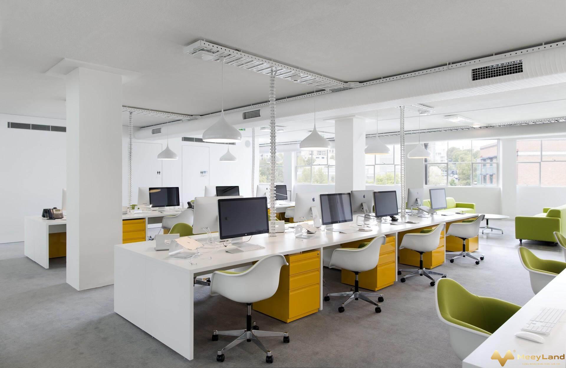 
Ảnh 6: Thiết kế nội thất văn phòng ít nhất phải đảm bảo không gian làm việc “mở” (Nguồn: Internet)
