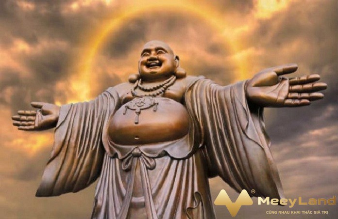 
Ảnh 1: Hình ảnh Phật Di Lặc hiền hòa ban phát tài lộc cho con người (Nguồn: Meeyland.com)
