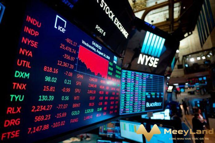  Ảnh 1: Sàn giao dịch chứng khoán là thị trường thứ cấp, nơi các chủ sở hữu cổ phần hiện tại có thể giao dịch với những người mua tiềm năng (Nguồn: Internet) 