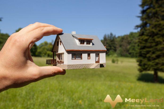 Ảnh 1: Trước khi mua đất, bạn nên nắm rõ các thông tin pháp lý cũng như đặc điểm của khu đất mà bạn dự định sẽ mua (Nguồn: Internet)