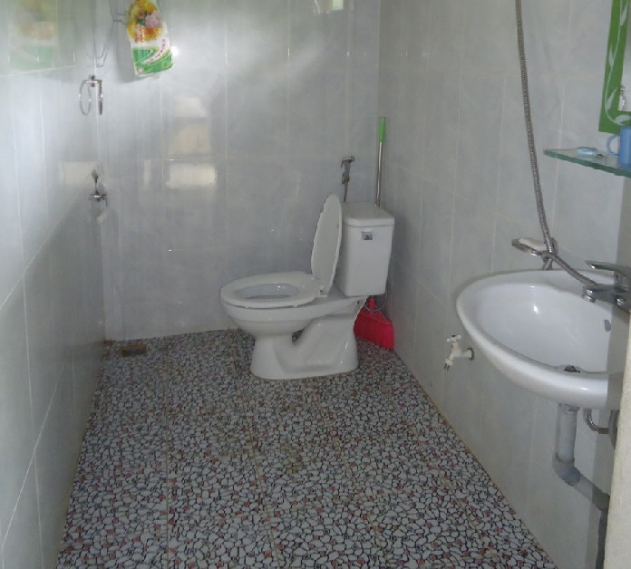  Ảnh 22: Thiết kế đơn giản của nhà vệ sinh cấp 4
