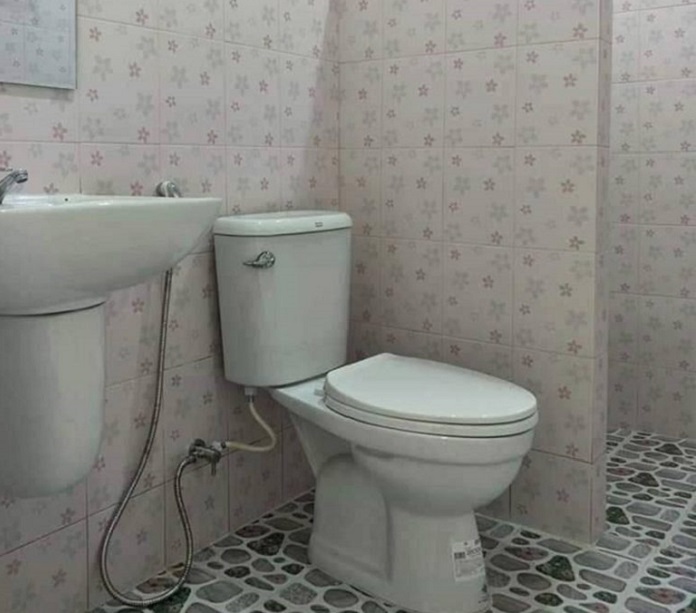  Ảnh 23: Nhà vệ sinh cấp 4 được trang bị nội thất tối thiểu