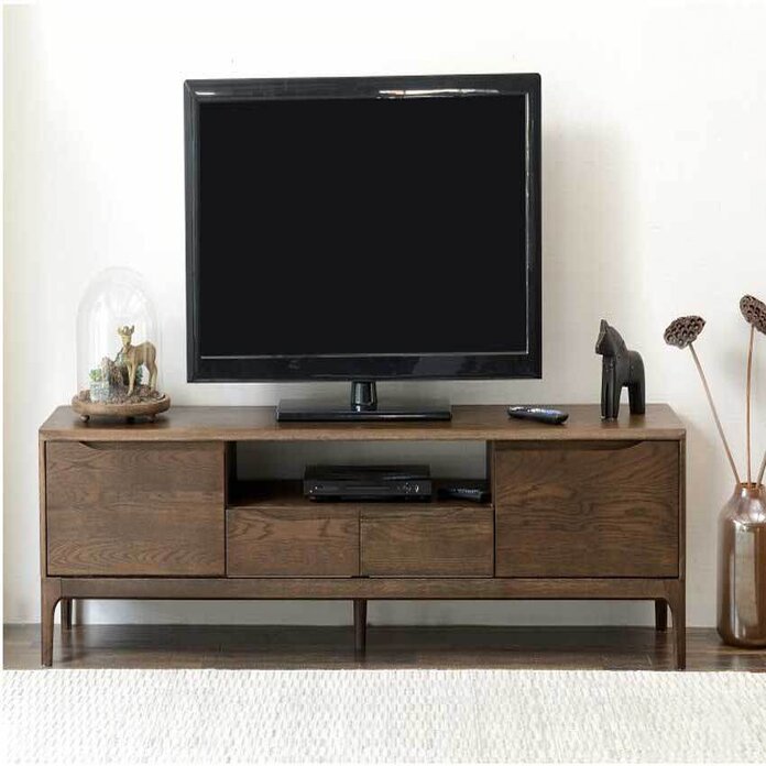  Ảnh 8: Kệ tivi làm bằng gỗ mang tới vẻ hiện đại, thu hút