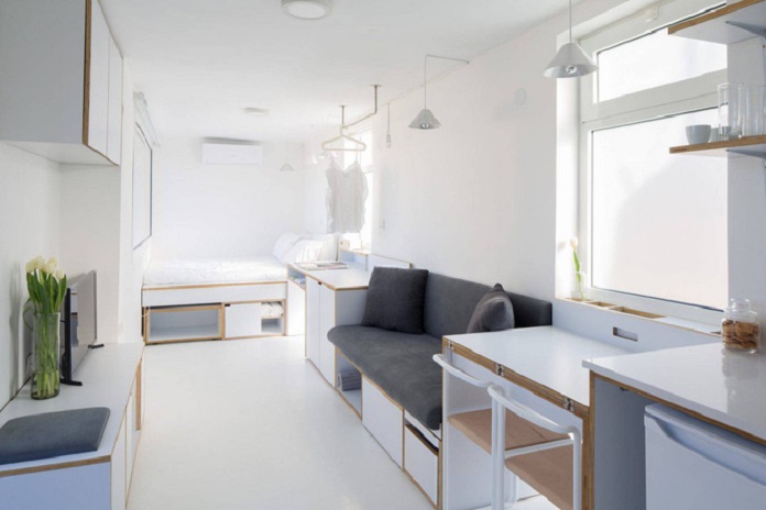 
Ảnh 3: Không gian với màu trắng nhẹ nhàng cùng với tone xám của sofa khiến căn nhà trở nên nổi bật
