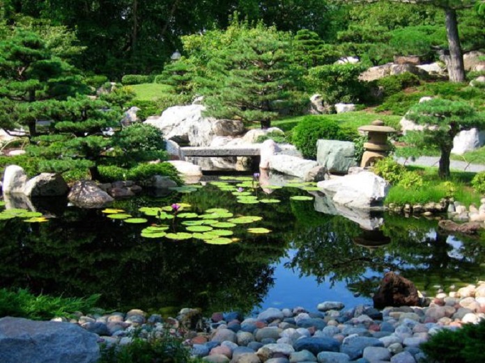 
Ảnh 28: Tiểu cảnh sân vườn kiểu Nhật thường có sự kết hợp của đá, cát, nước
