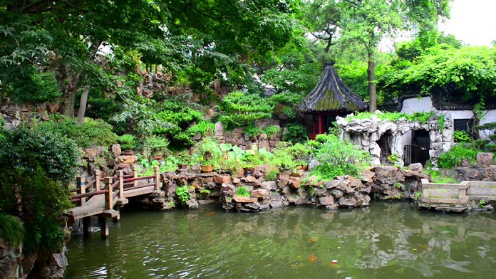 
Ảnh 31: Sự kết hợp giữa đá và nước thường thấy trong tiểu cảnh sân vườn kiểu Trung Quốc
