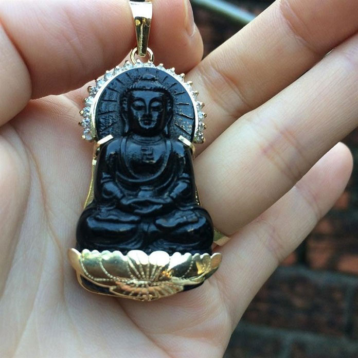 
Hình 34: Vòng cổ hình Phật A Di Đà mang lại bình an
